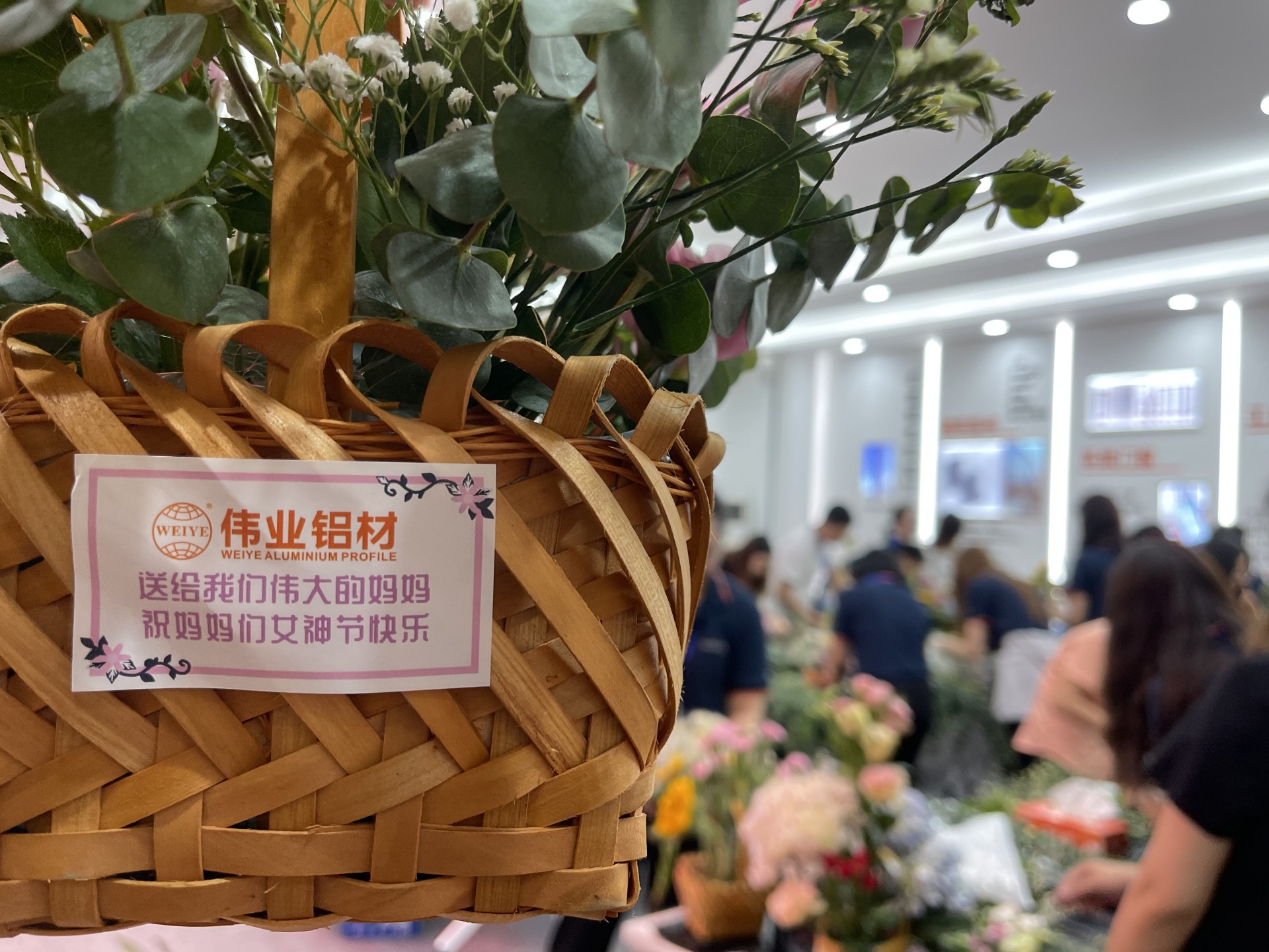 尊龙人生就是博首页铝材 | 送她小花花，，把爱给妈妈