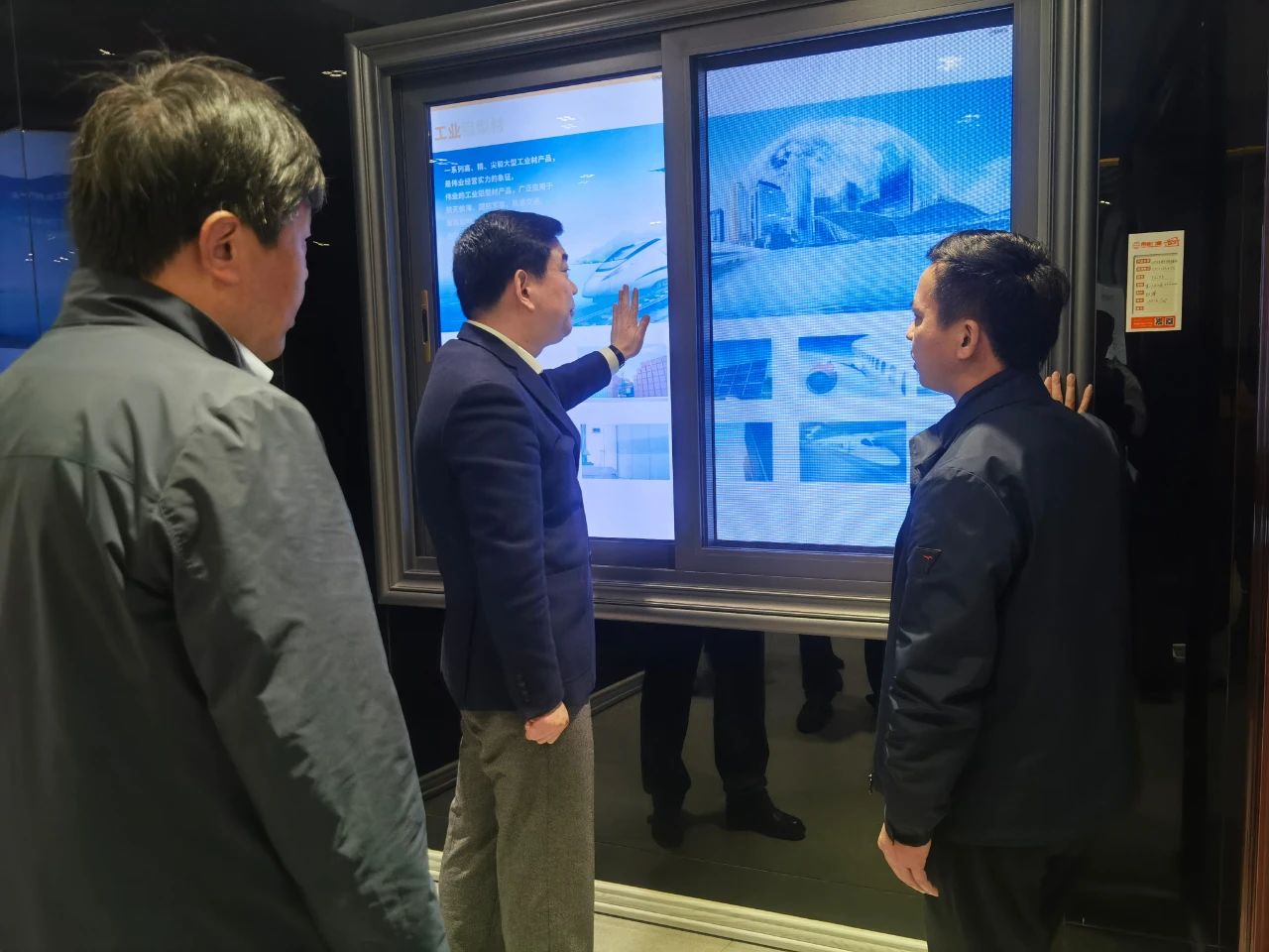 新沂市委书记陈堂清走进江苏尊龙人生就是博首页铝材，开展冶金质料工业调研